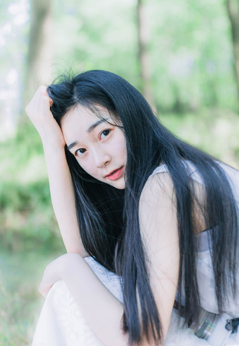 “放他进来！”孟达皱了皱眉，似乎有些犹豫，随后挥了挥手，示意护卫们退下。